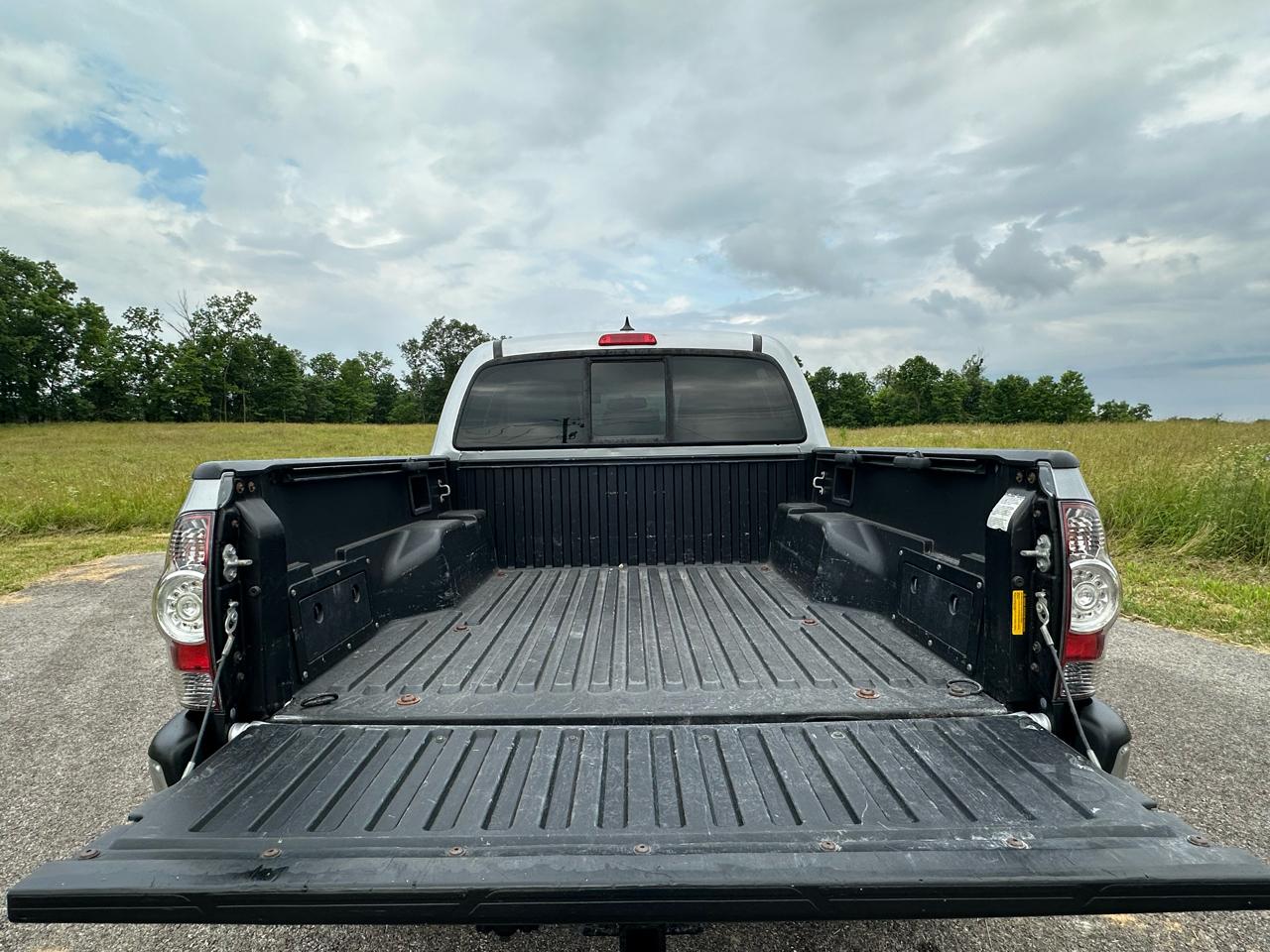 Toyota Tacoma 4WD Double Cab V6 MT (Natl) 2012