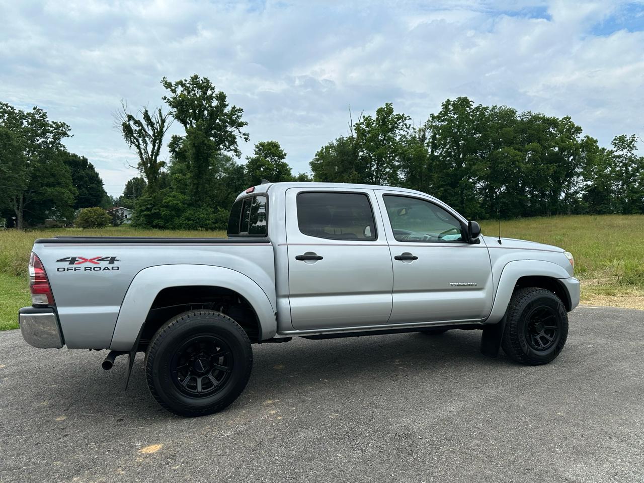 Toyota Tacoma 4WD Double Cab V6 MT (Natl) 2012