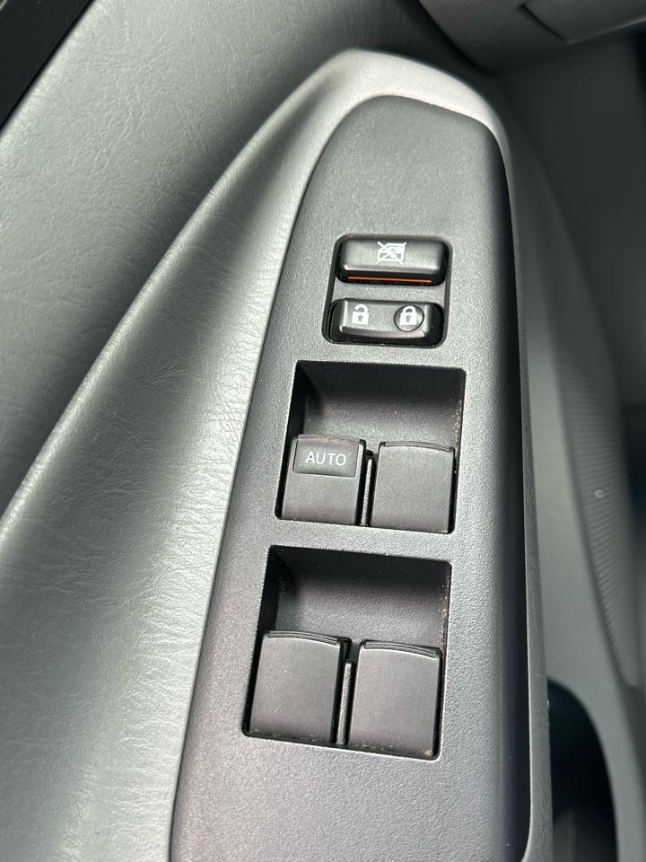 Toyota Tacoma 4WD Double Cab V6 MT (Natl) 2012