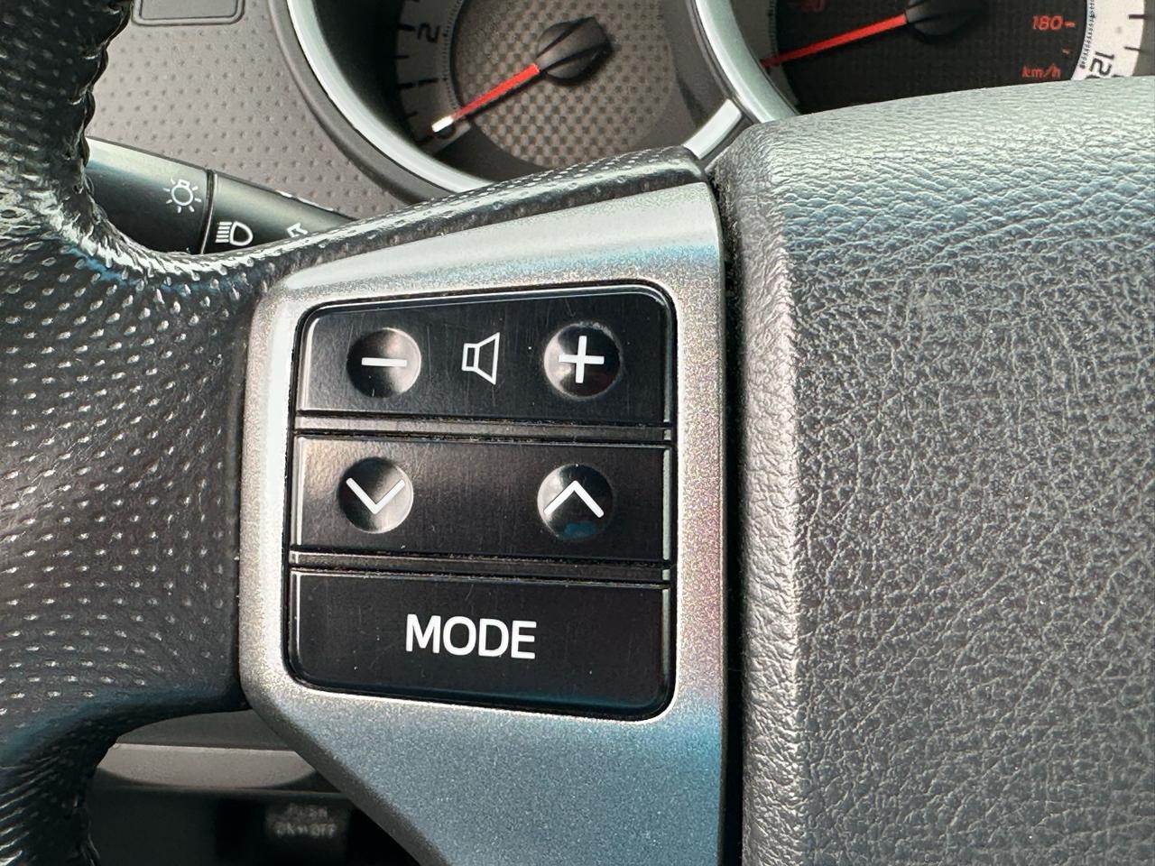 Toyota Tacoma 4WD Double Cab V6 MT (Natl) 2012