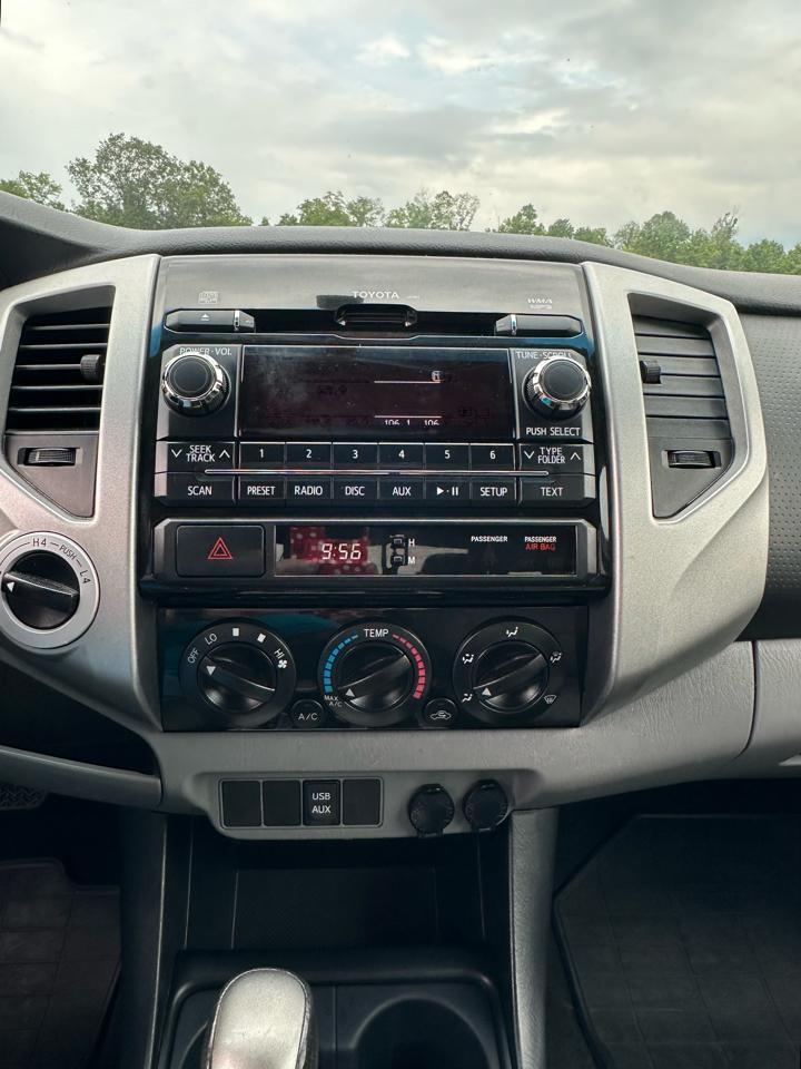Toyota Tacoma 4WD Double Cab V6 MT (Natl) 2012