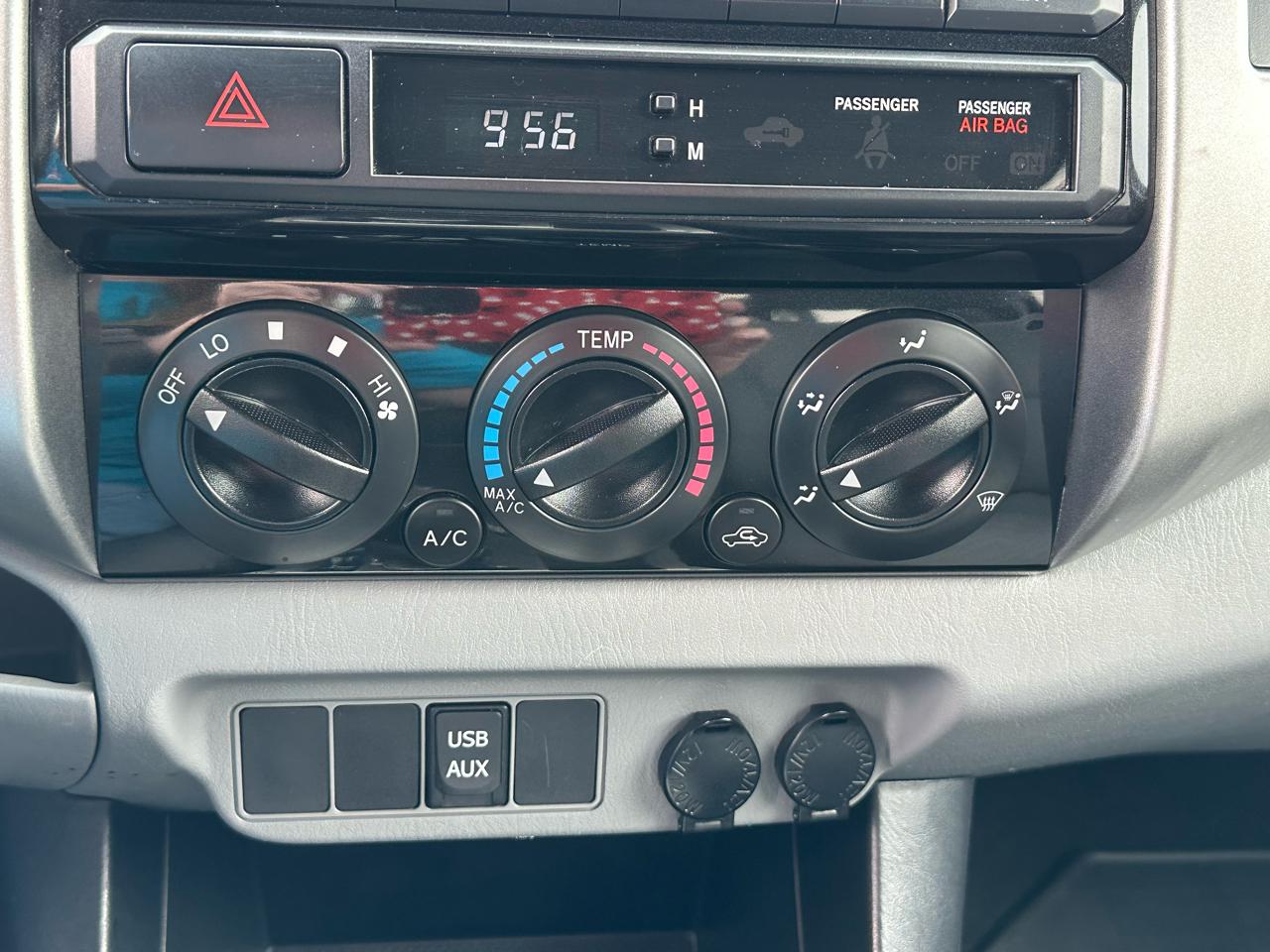 Toyota Tacoma 4WD Double Cab V6 MT (Natl) 2012