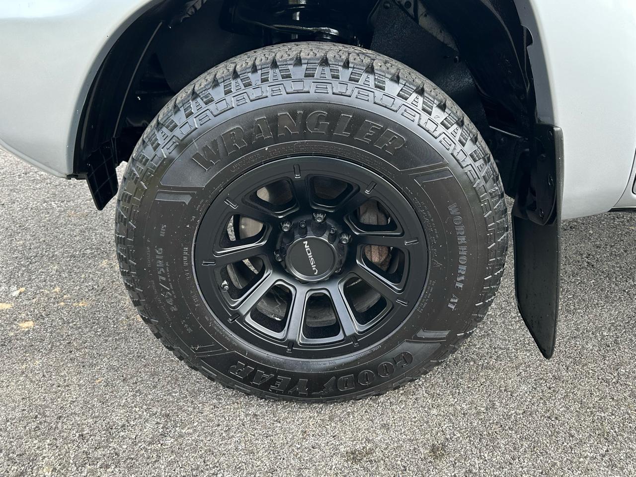 Toyota Tacoma 4WD Double Cab V6 MT (Natl) 2012