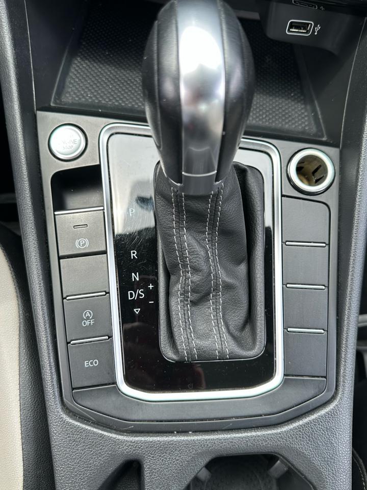Volkswagen Jetta R-Line Auto w/SULEV 2019