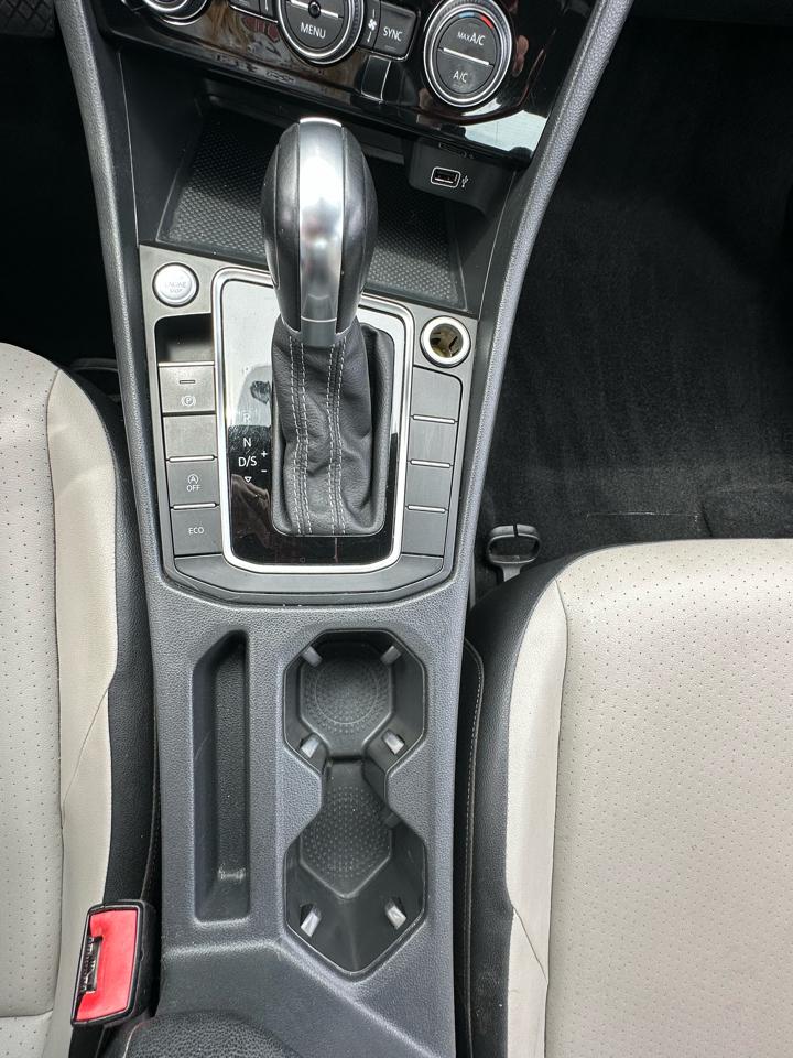 Volkswagen Jetta R-Line Auto w/SULEV 2019