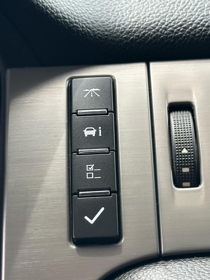 Chevrolet Tahoe 4WD 4dr 1500 LT 2012