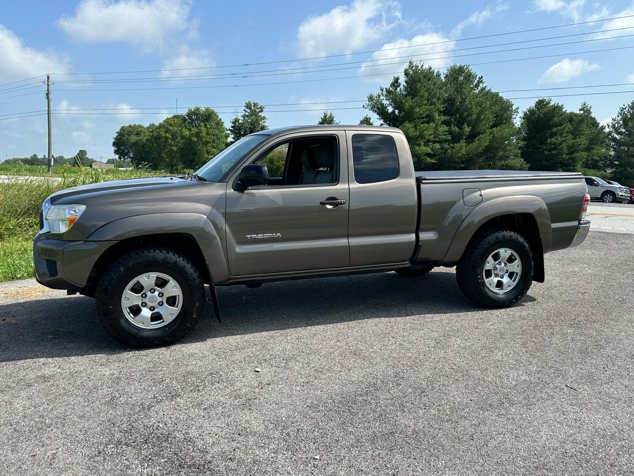 Toyota Tacoma 4WD Access Cab I4 MT (Natl) 2014