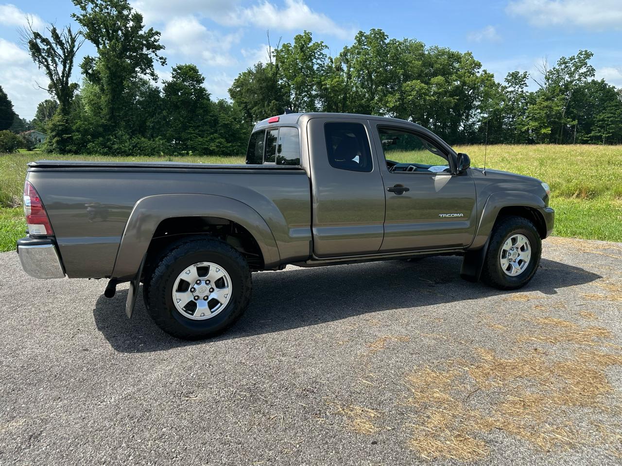 Toyota Tacoma 4WD Access Cab I4 MT (Natl) 2014