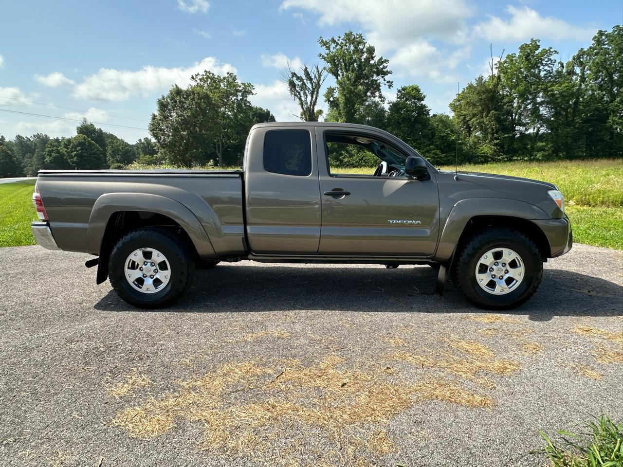 Toyota Tacoma 4WD Access Cab I4 MT (Natl) 2014