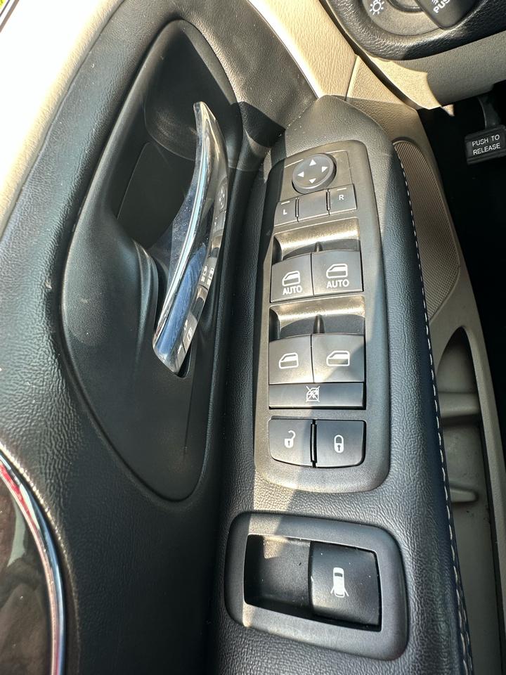 Chrysler Town & Country 4dr Wgn Touring-L 2016
