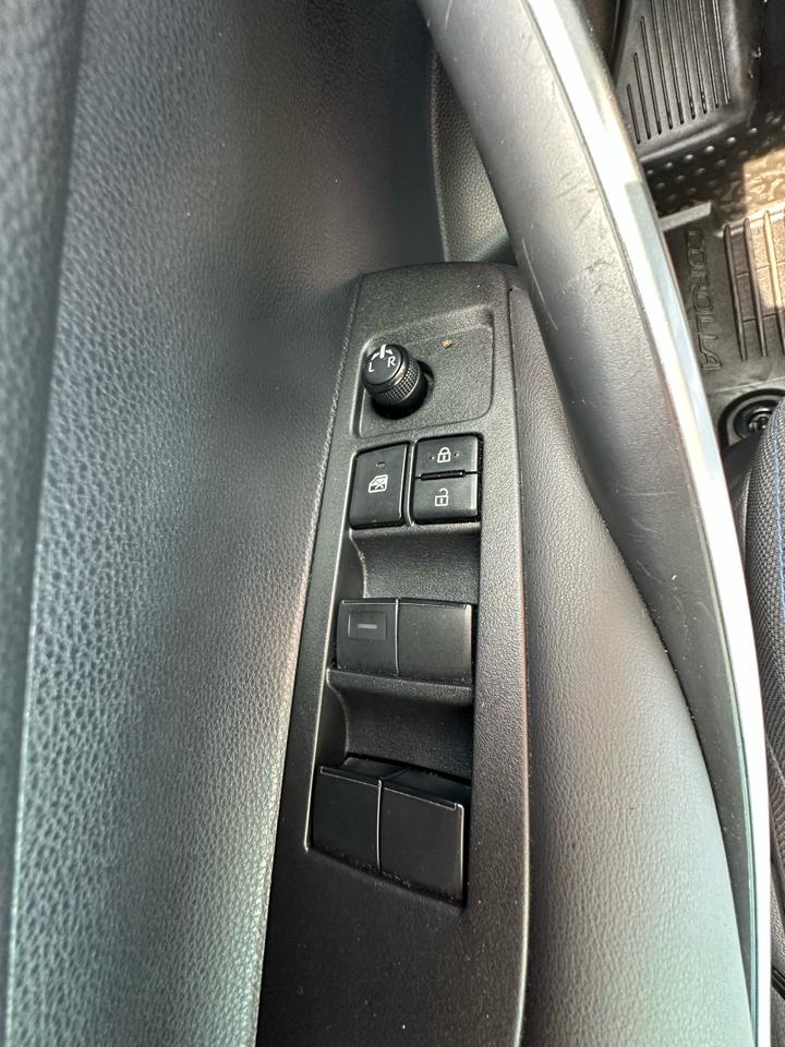 Toyota Corolla SE Nightshade CVT (Natl) 2022