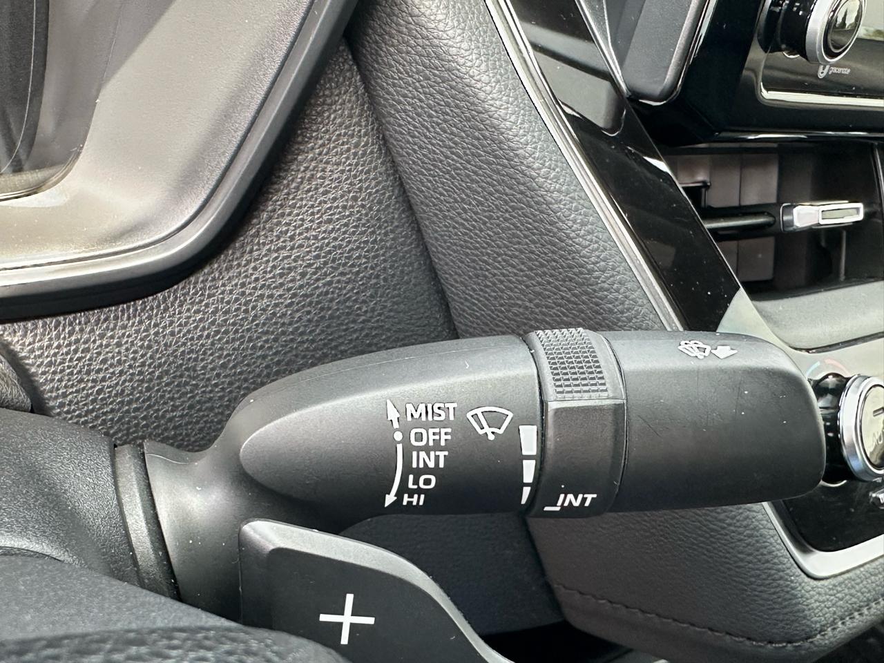 Toyota Corolla SE Nightshade CVT (Natl) 2022