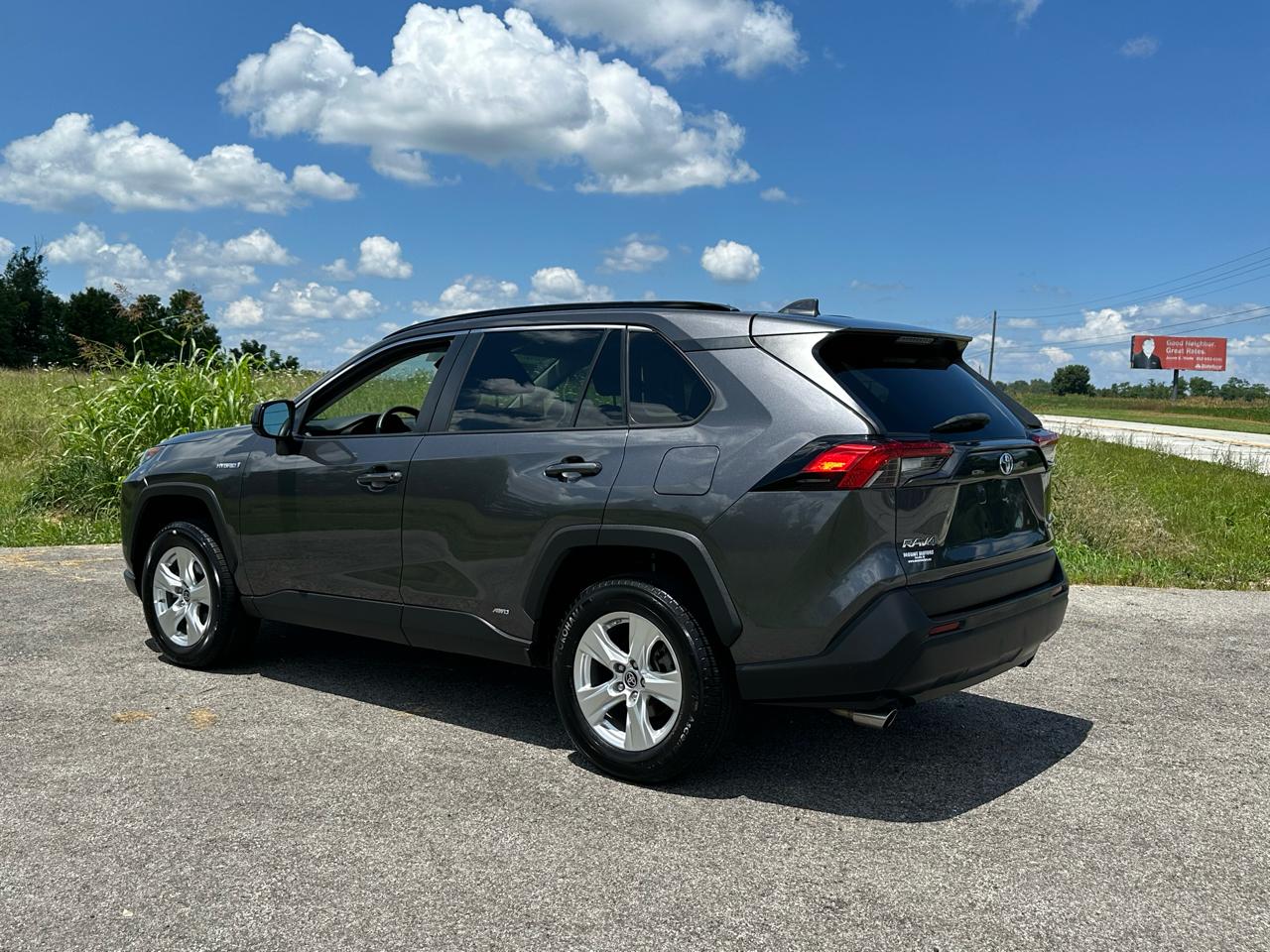 Toyota RAV4 Hybrid LE AWD (Natl) 2021