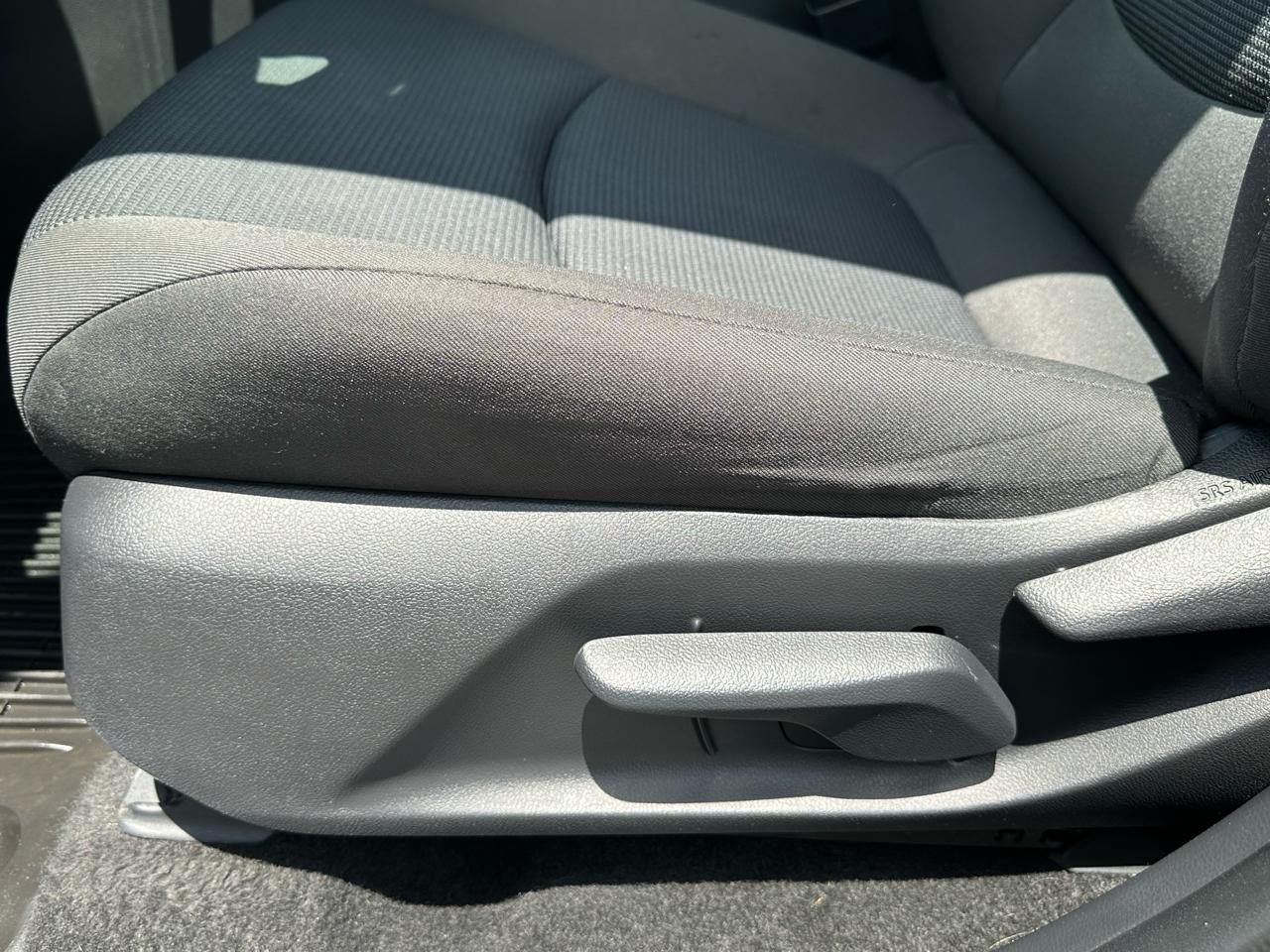 Toyota RAV4 Hybrid LE AWD (Natl) 2021