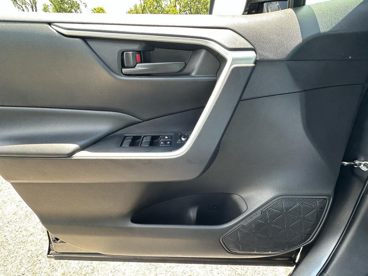 Toyota RAV4 Hybrid LE AWD (Natl) 2021