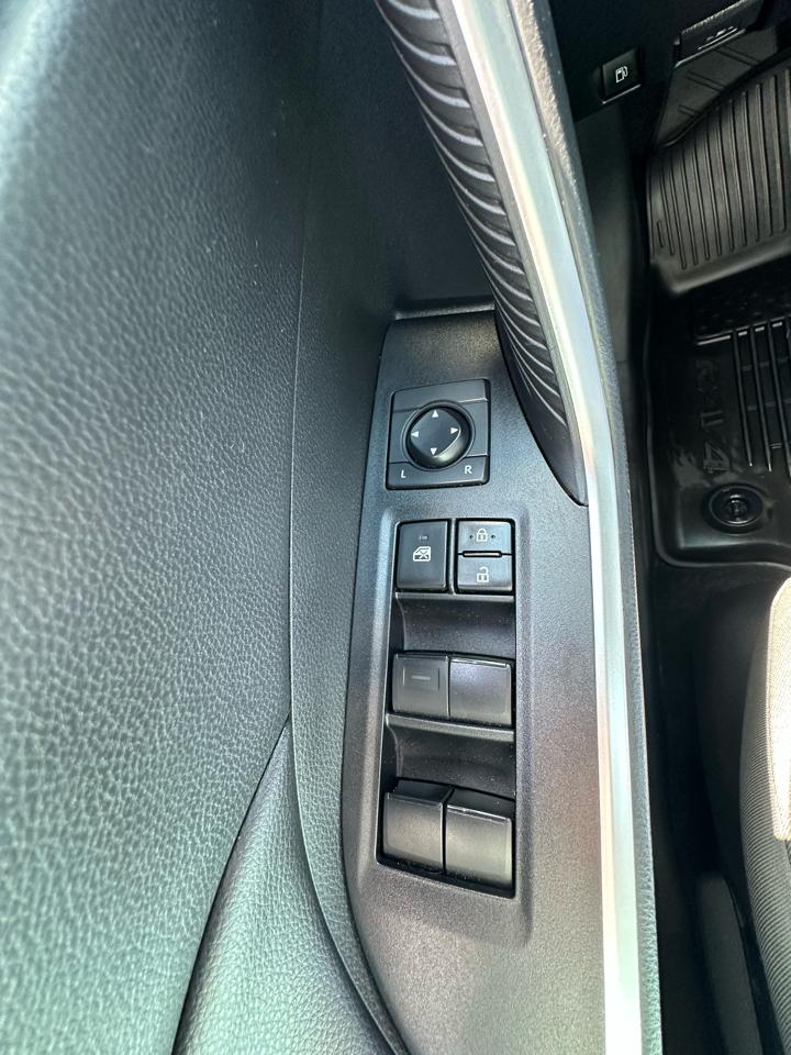 Toyota RAV4 Hybrid LE AWD (Natl) 2021