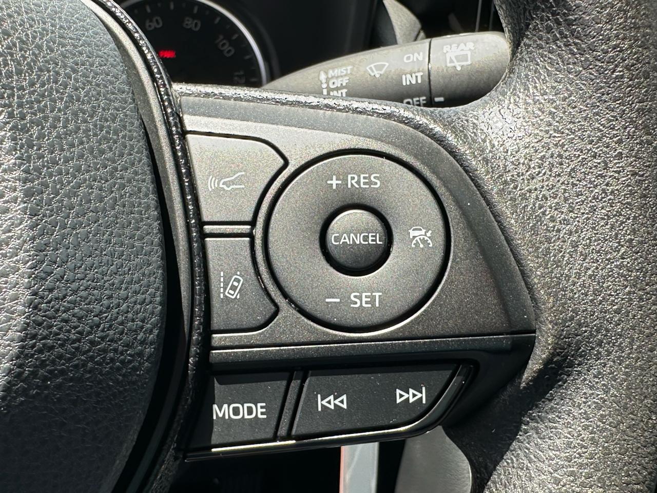 Toyota RAV4 Hybrid LE AWD (Natl) 2021