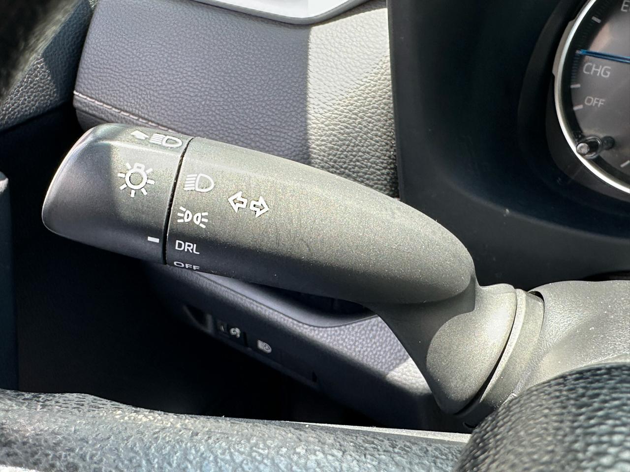 Toyota RAV4 Hybrid LE AWD (Natl) 2021