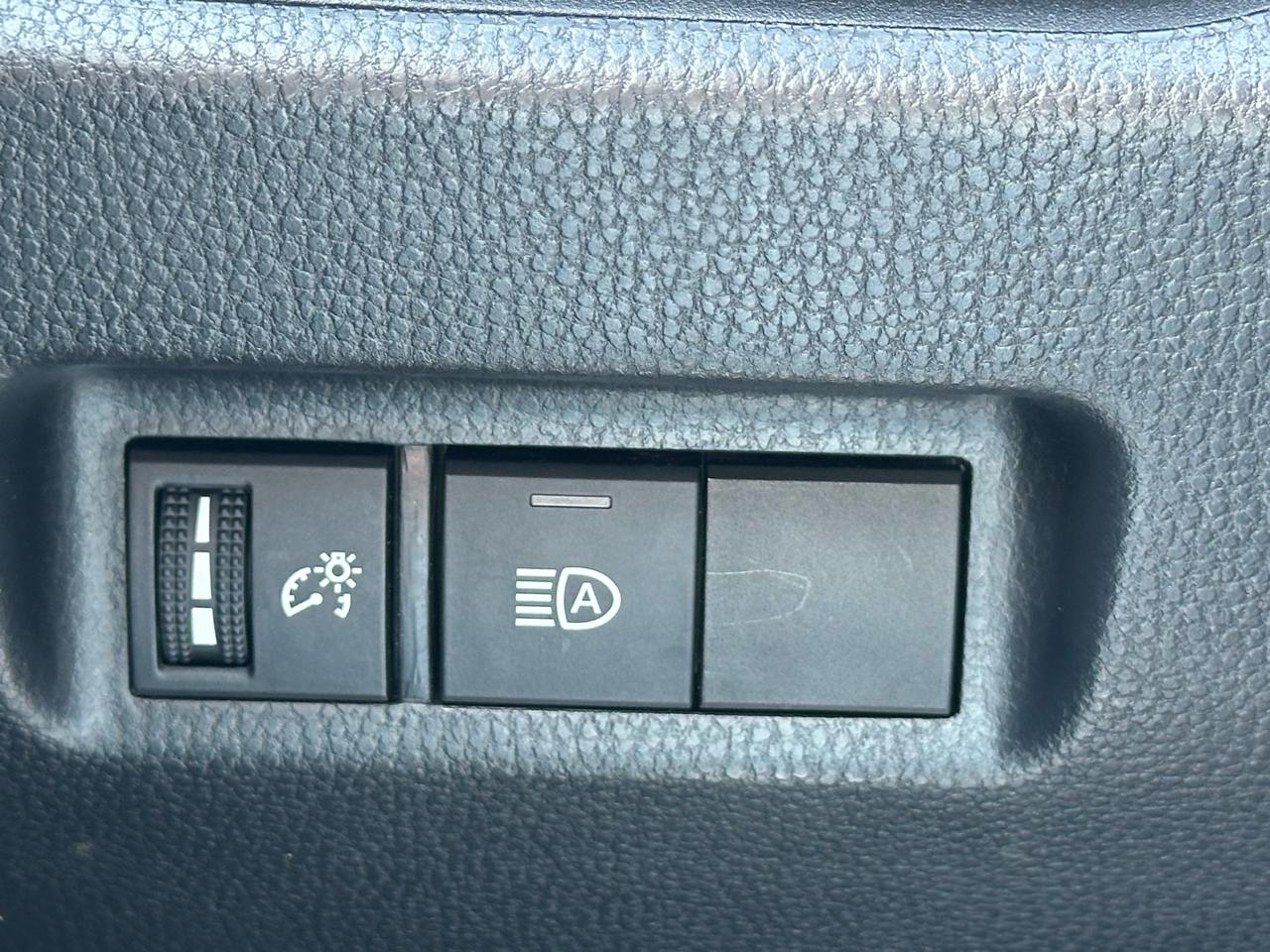 Toyota RAV4 Hybrid LE AWD (Natl) 2021