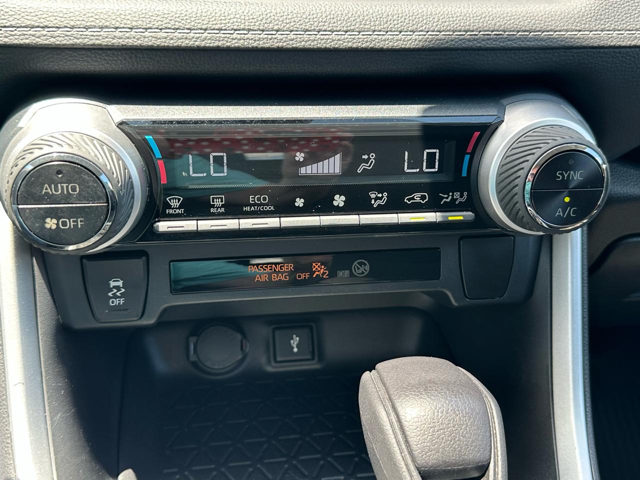 Toyota RAV4 Hybrid LE AWD (Natl) 2021