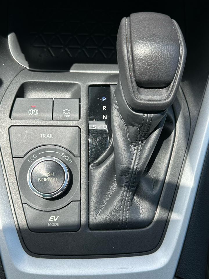 Toyota RAV4 Hybrid LE AWD (Natl) 2021