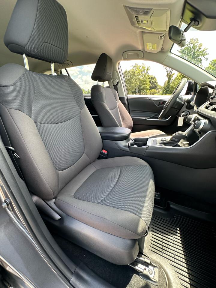 Toyota RAV4 Hybrid LE AWD (Natl) 2021