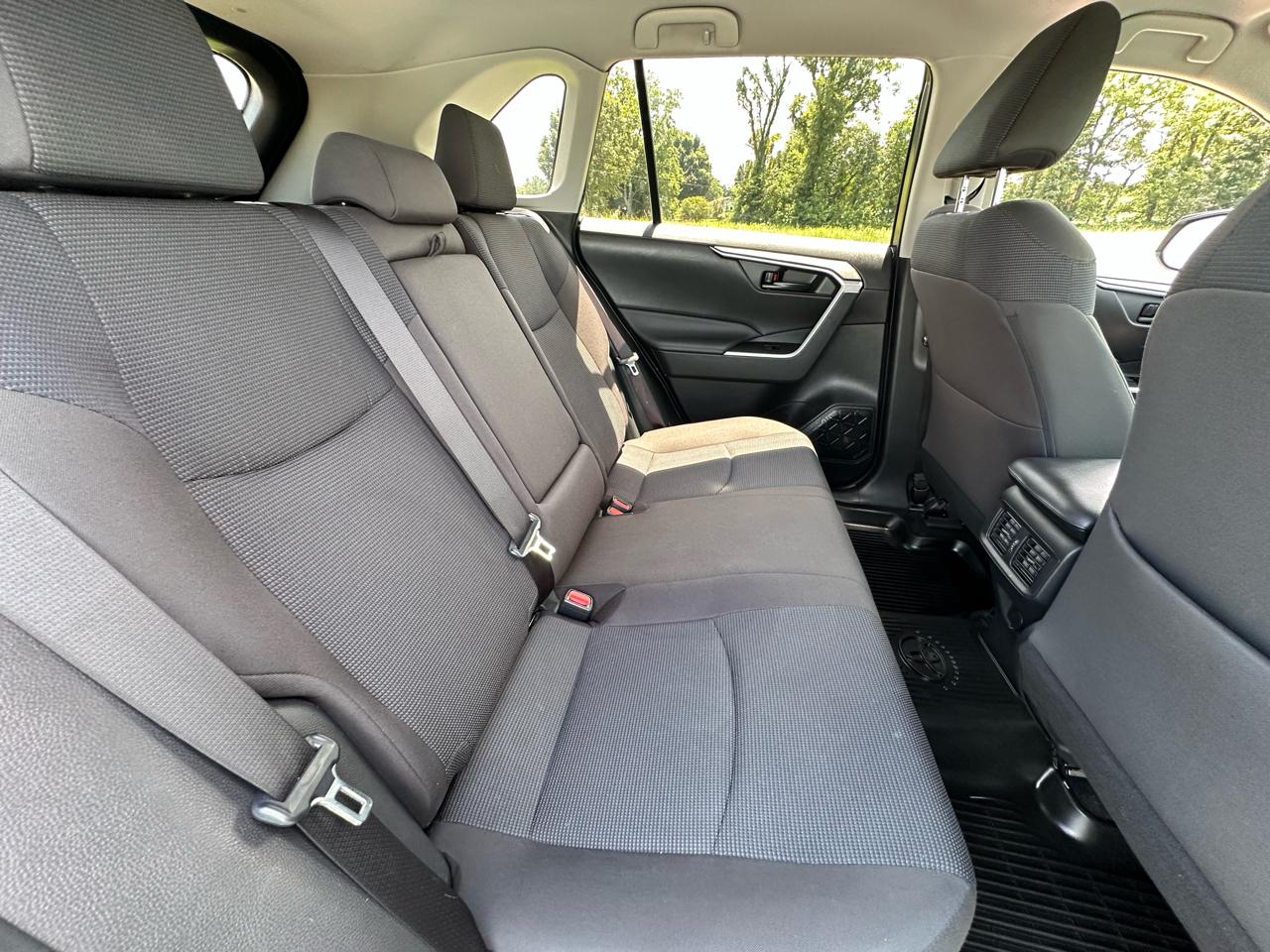 Toyota RAV4 Hybrid LE AWD (Natl) 2021