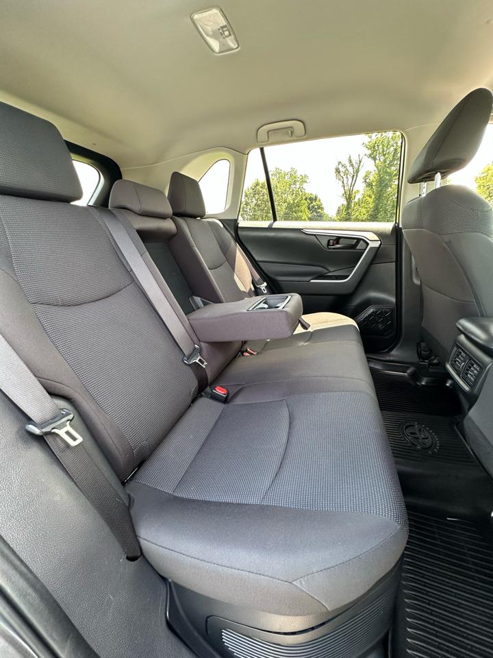 Toyota RAV4 Hybrid LE AWD (Natl) 2021