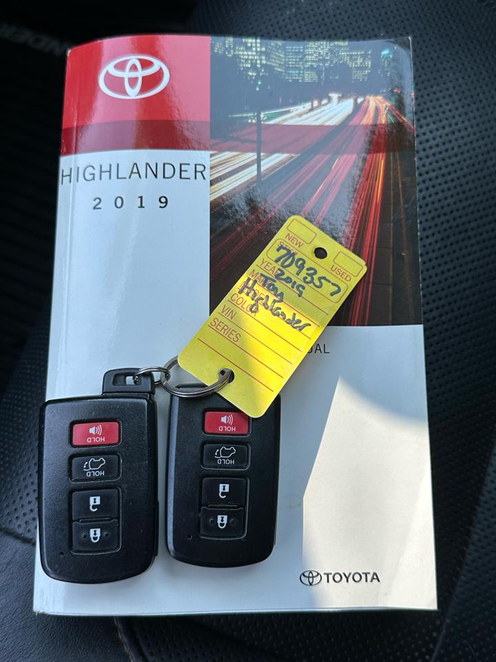 Toyota Highlander Limited V6 AWD (Natl) 2019