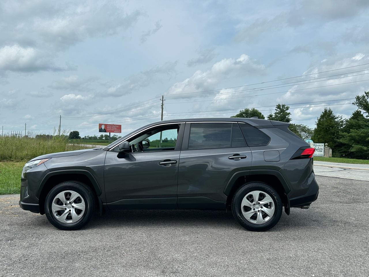 Toyota RAV4 LE AWD (Natl) 2023