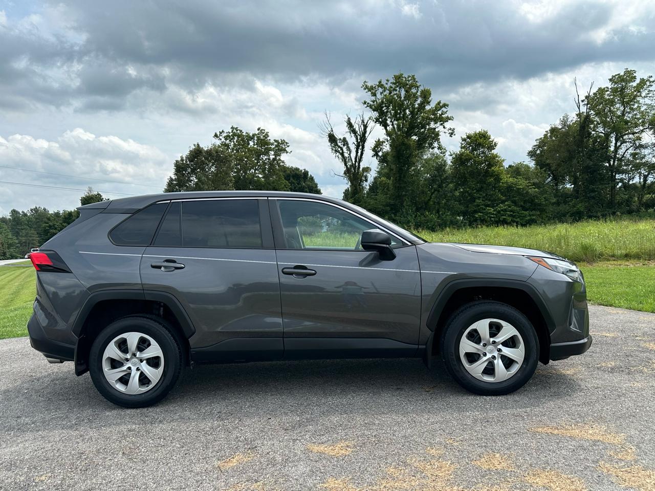 Toyota RAV4 LE AWD (Natl) 2023