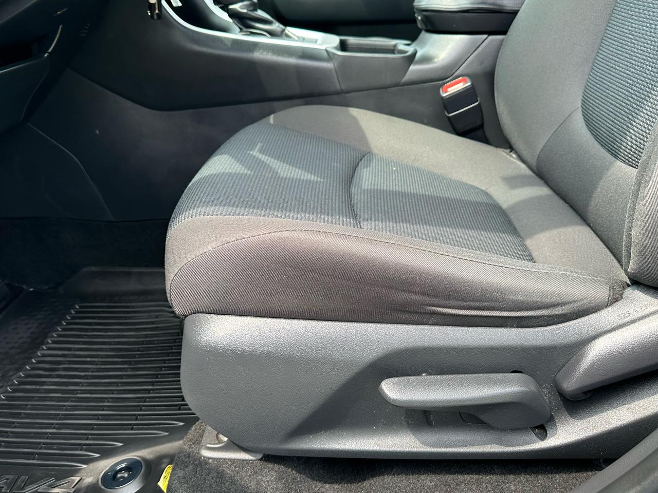 Toyota RAV4 LE AWD (Natl) 2023