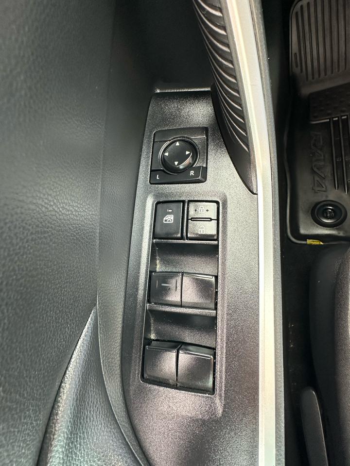 Toyota RAV4 LE AWD (Natl) 2023