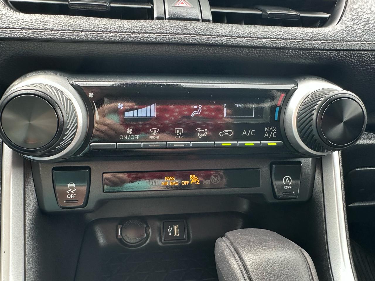 Toyota RAV4 LE AWD (Natl) 2023