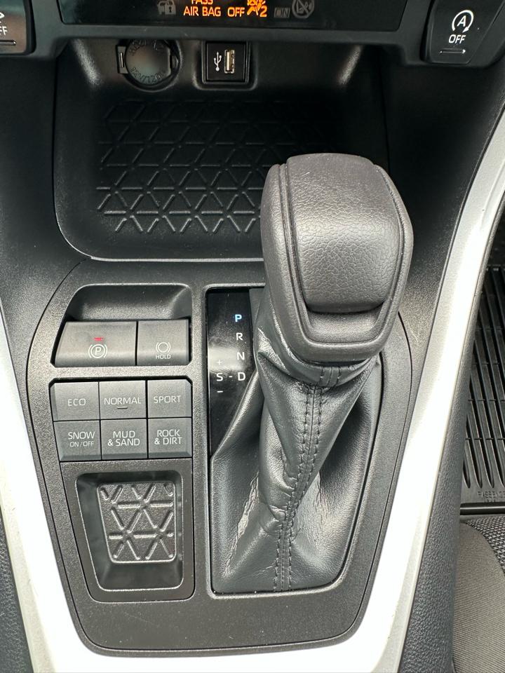 Toyota RAV4 LE AWD (Natl) 2023