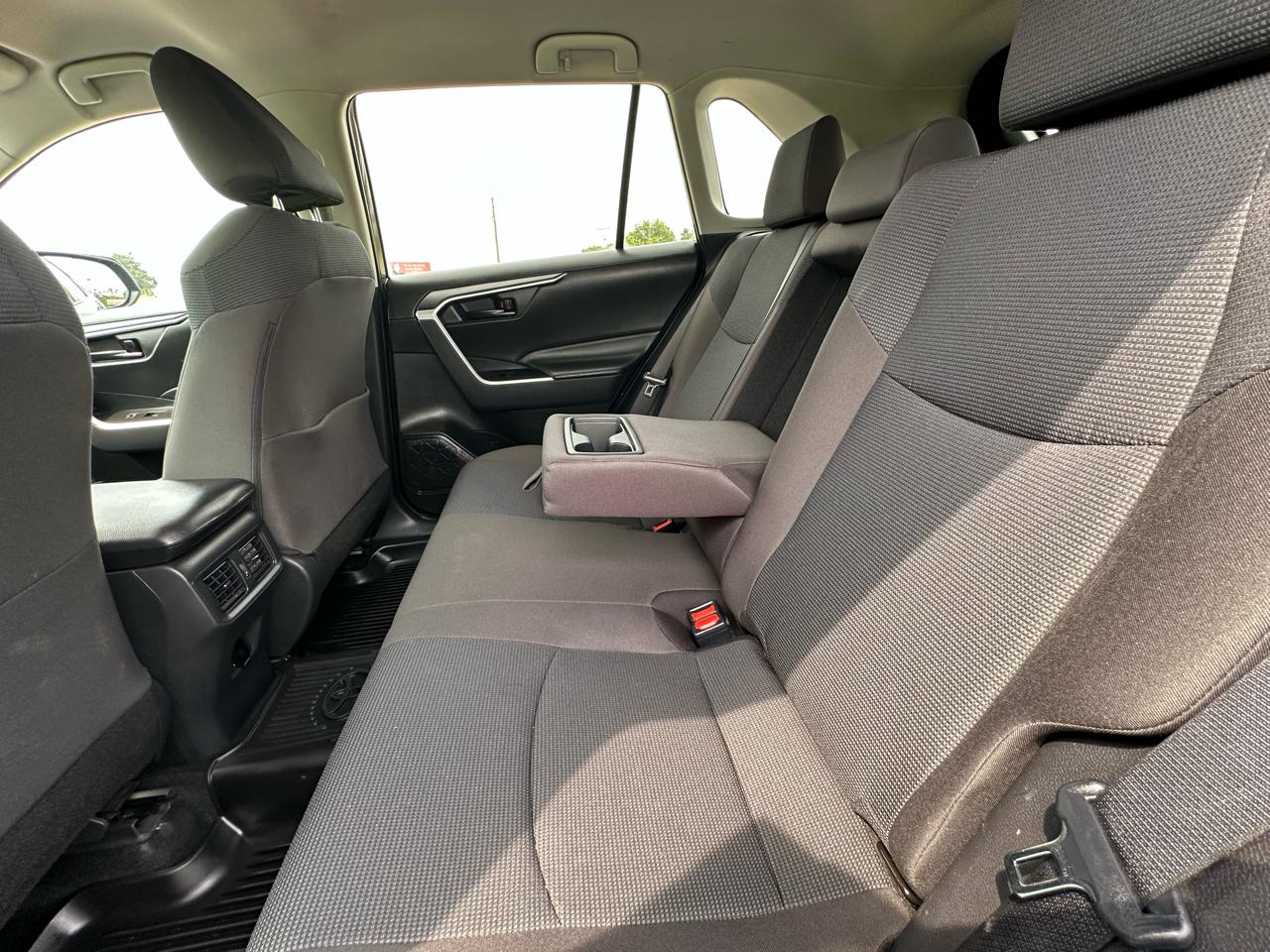 Toyota RAV4 LE AWD (Natl) 2023
