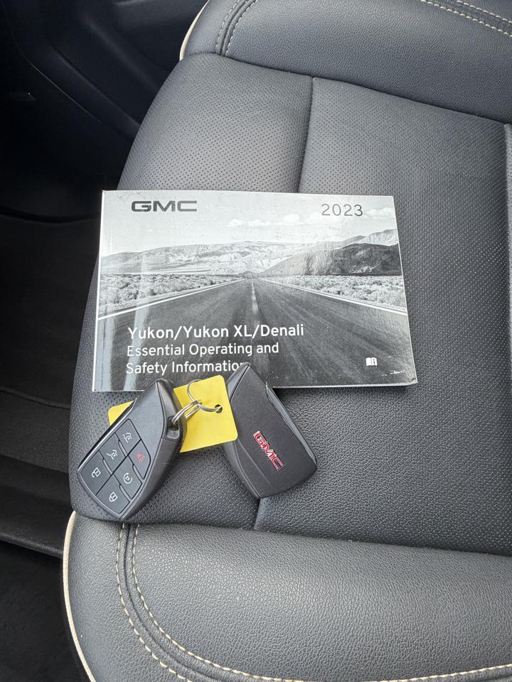 GMC Yukon 4WD 4dr SLT 2023