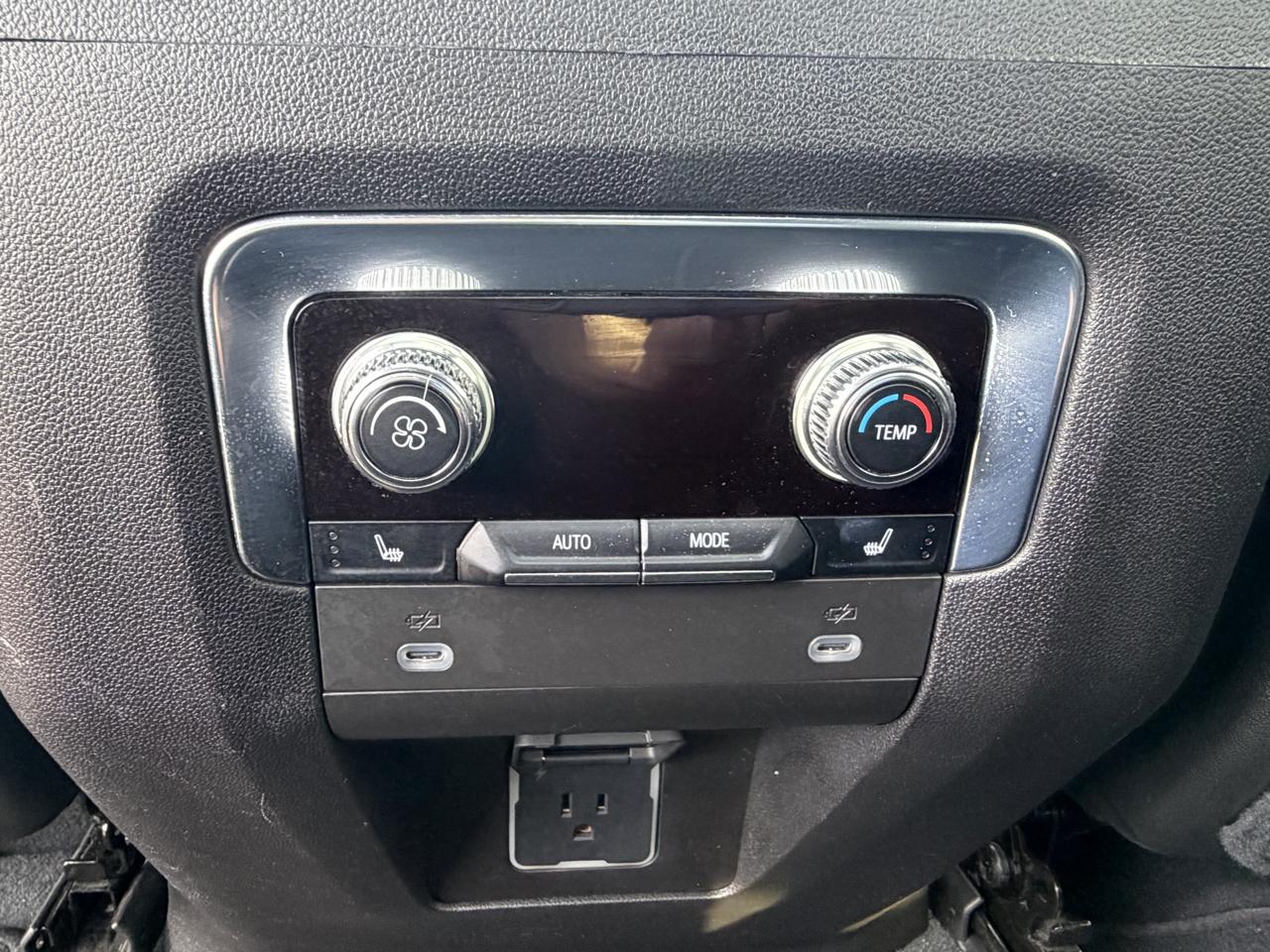 GMC Yukon 4WD 4dr SLT 2023
