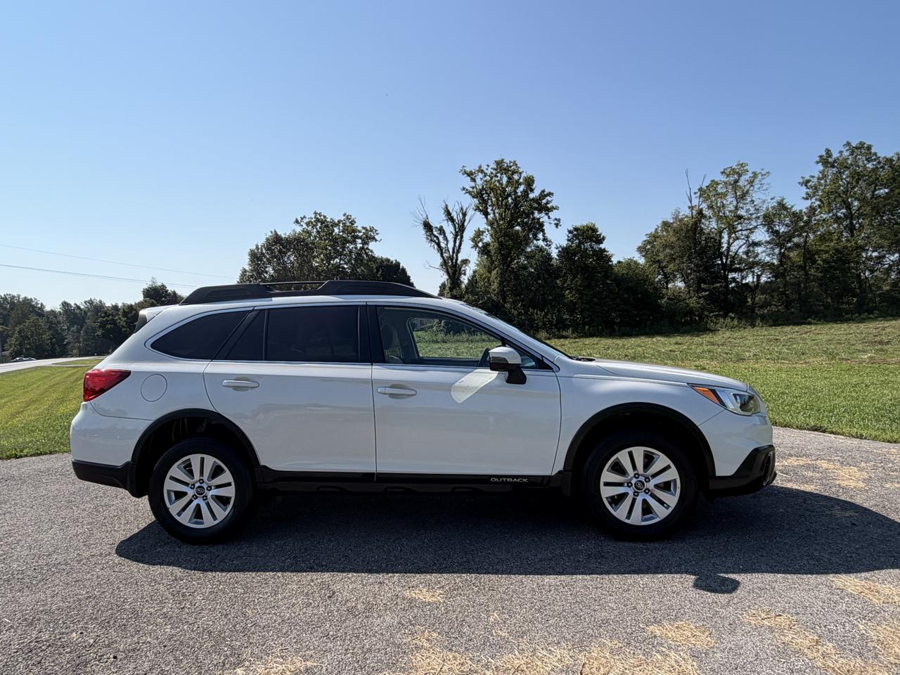 Subaru Outback 4dr Wgn 2.5i Premium PZEV 2015