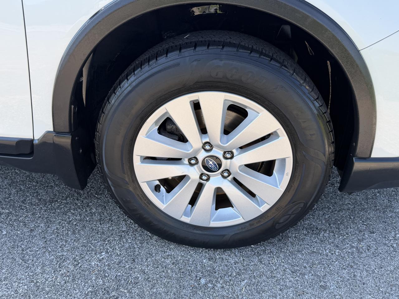 Subaru Outback 4dr Wgn 2.5i Premium PZEV 2015