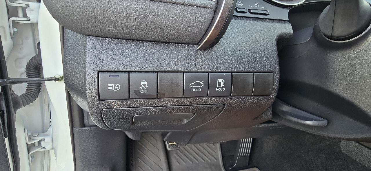 Toyota Camry LE Auto (Natl) 2022