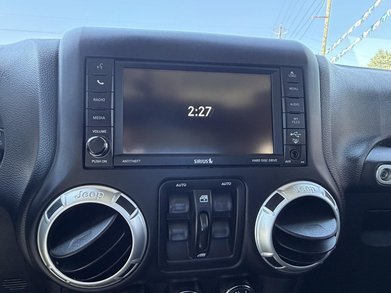 Jeep Wrangler Unlimited 4WD 4dr Sahara 2017