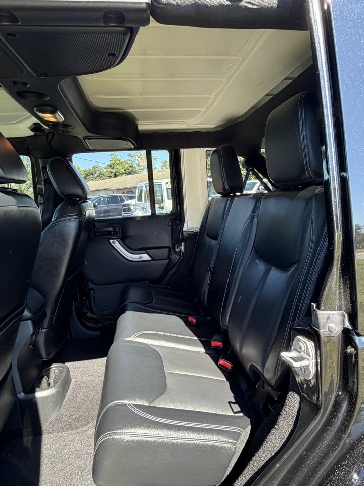 Jeep Wrangler Unlimited 4WD 4dr Sahara 2017