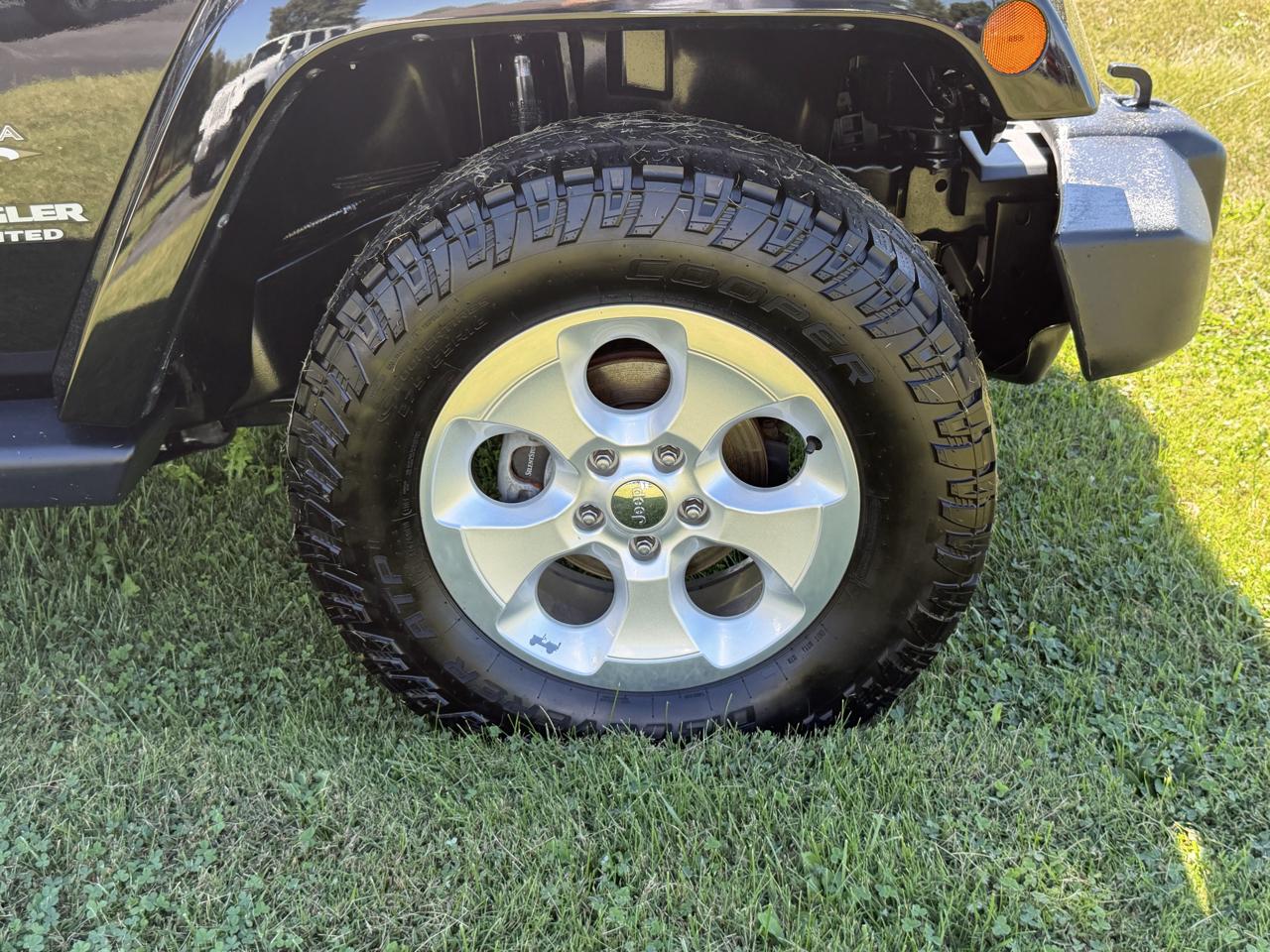 Jeep Wrangler Unlimited 4WD 4dr Sahara 2017
