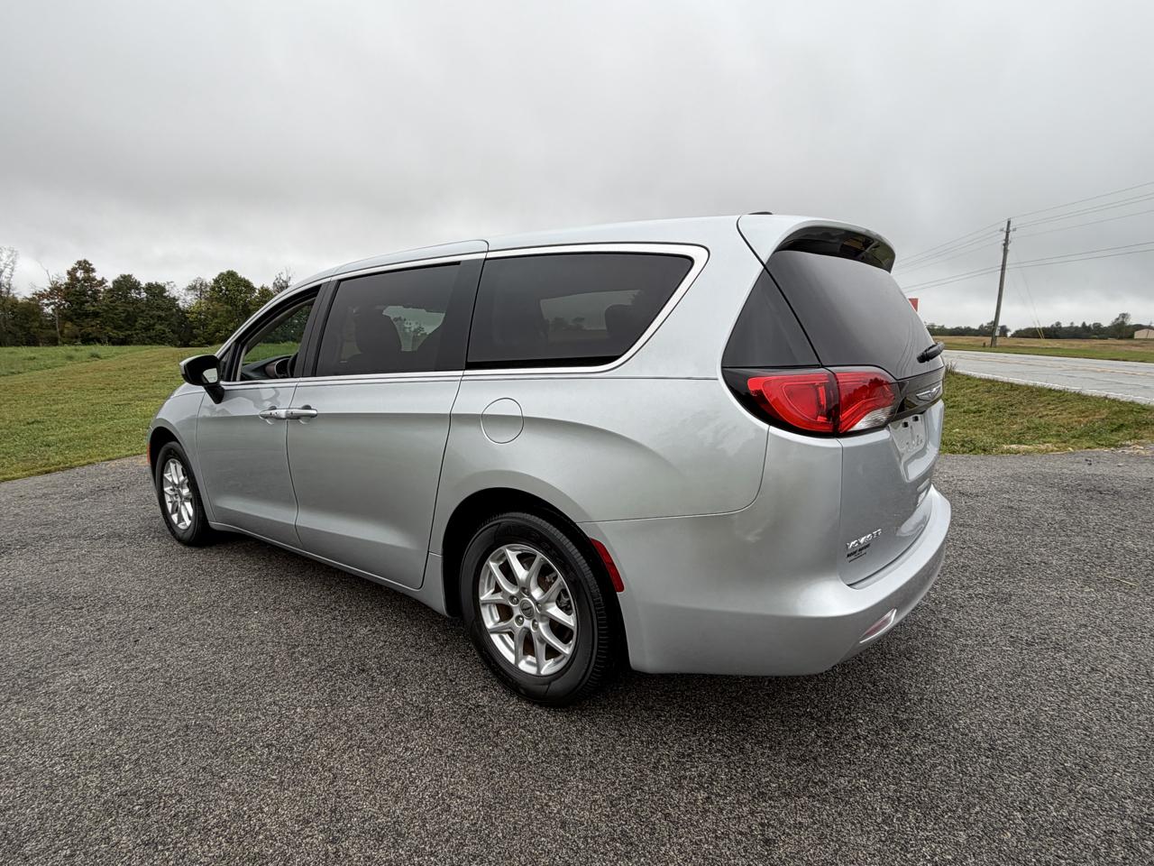 Chrysler Voyager LX FWD 2023
