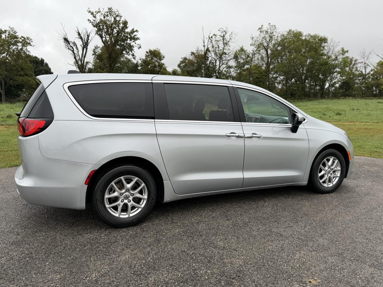 Chrysler Voyager LX FWD 2023