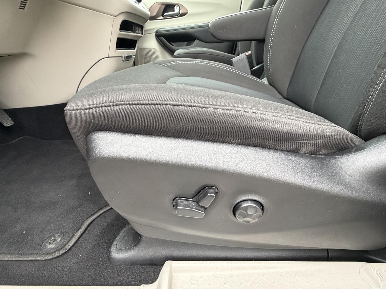 Chrysler Voyager LX FWD 2023