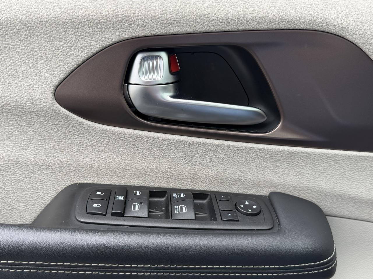 Chrysler Voyager LX FWD 2023