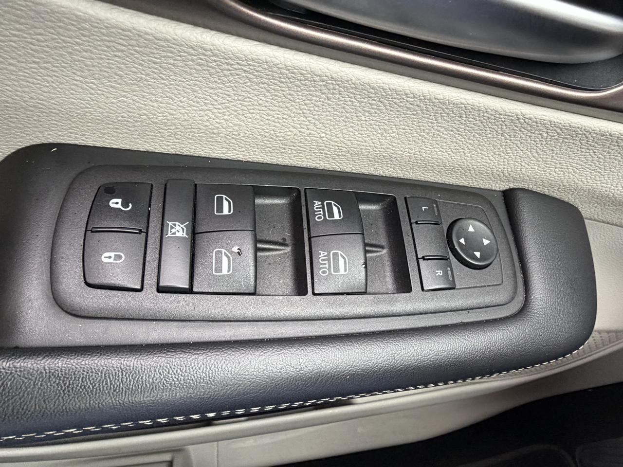 Chrysler Voyager LX FWD 2023
