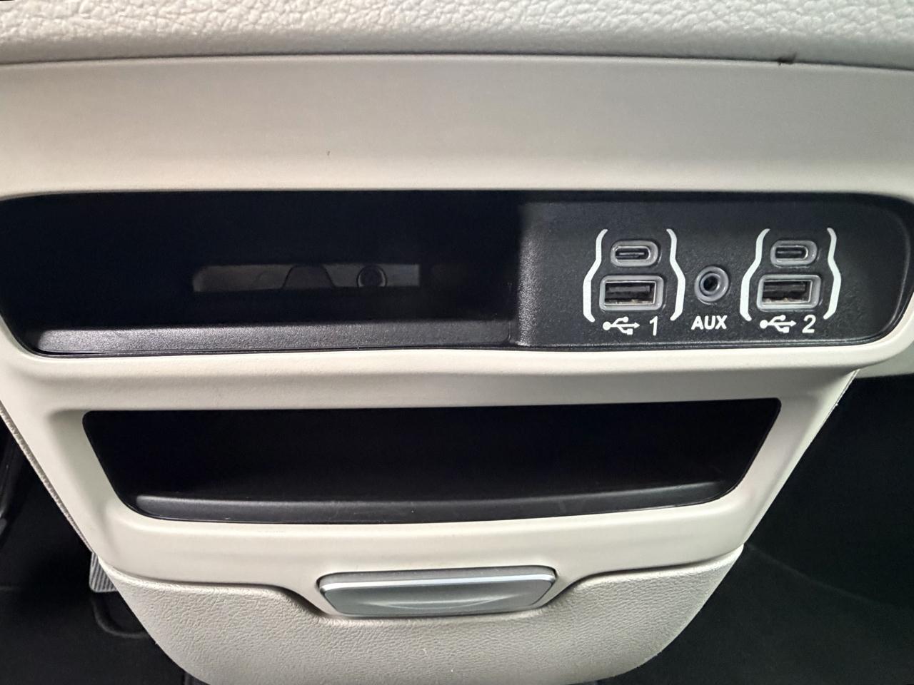 Chrysler Voyager LX FWD 2023